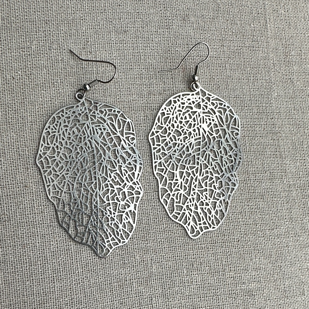 Elegant Silver Filigree Leaf Earrings